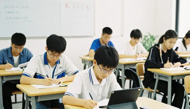 课堂反馈如何影响青少年竞赛辅导效果